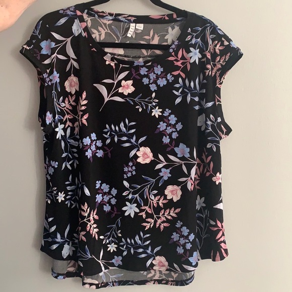 Elle Tops Elle Black Top With Flowers In Xl Poshmark